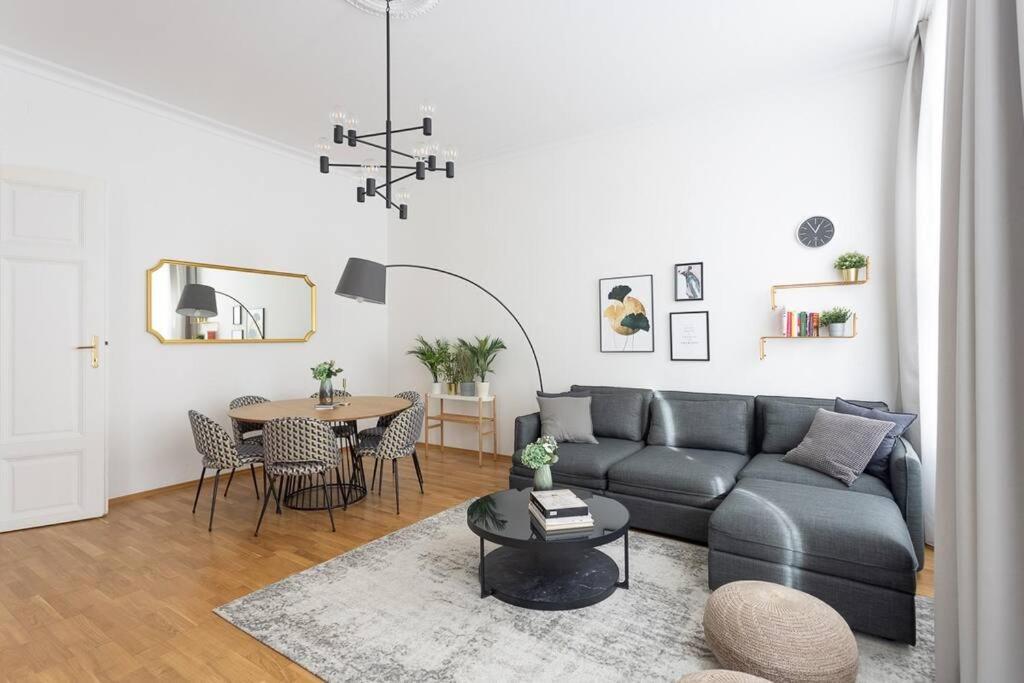 Franz 23 - Typical Viennese Apartment In The Heart Of 비엔나 외부 사진