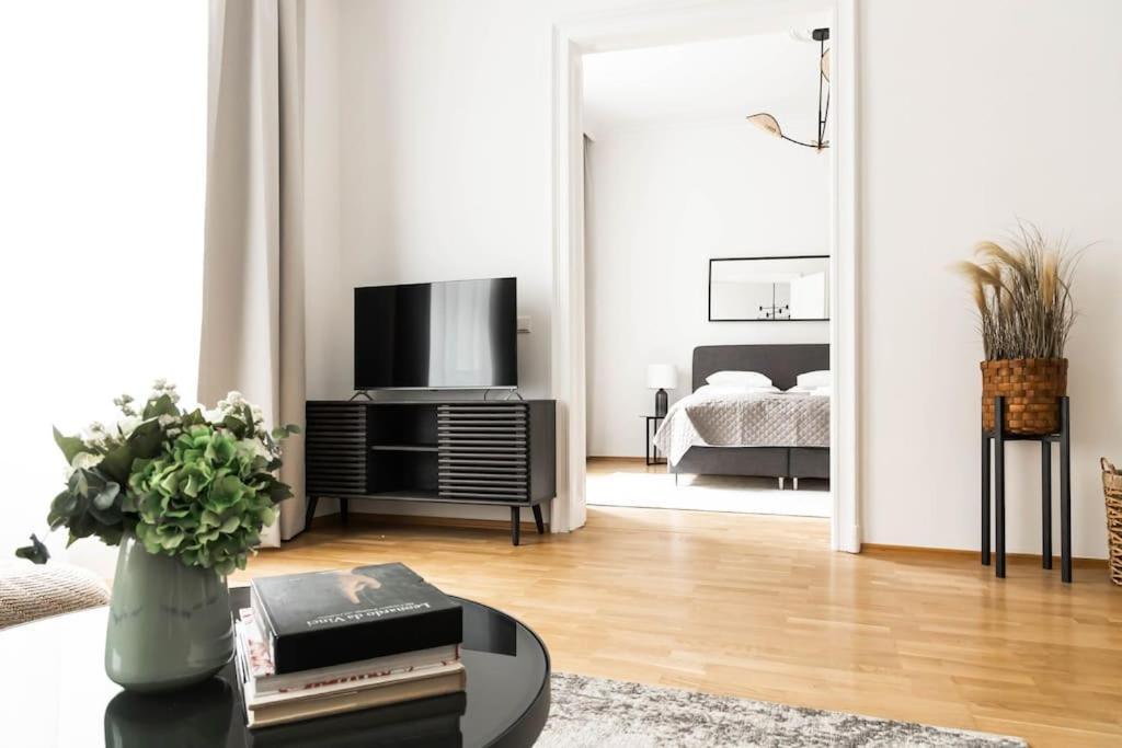 Franz 23 - Typical Viennese Apartment In The Heart Of 비엔나 외부 사진